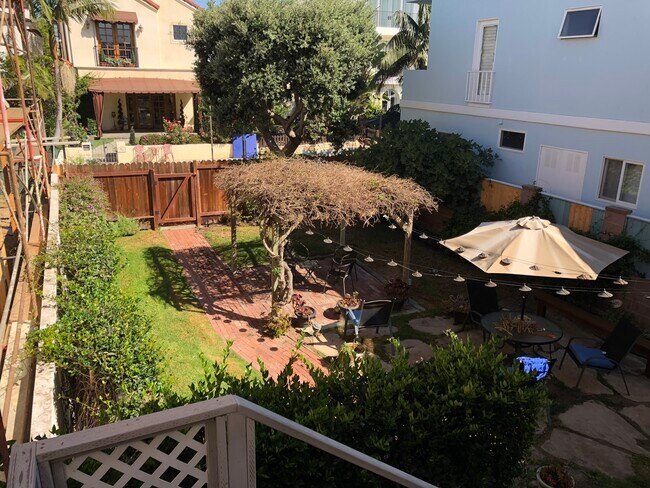 Front Yard, Fence, Walk Street looking north - 416 9th St