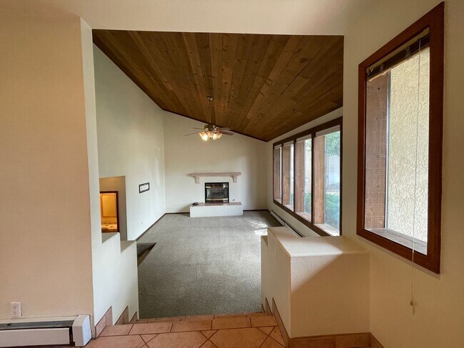 Foto del edificio - 2134 Candelero St