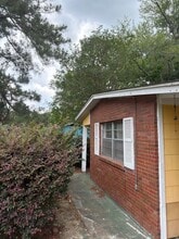 Building Photo - 663 Queen Julianna Ln