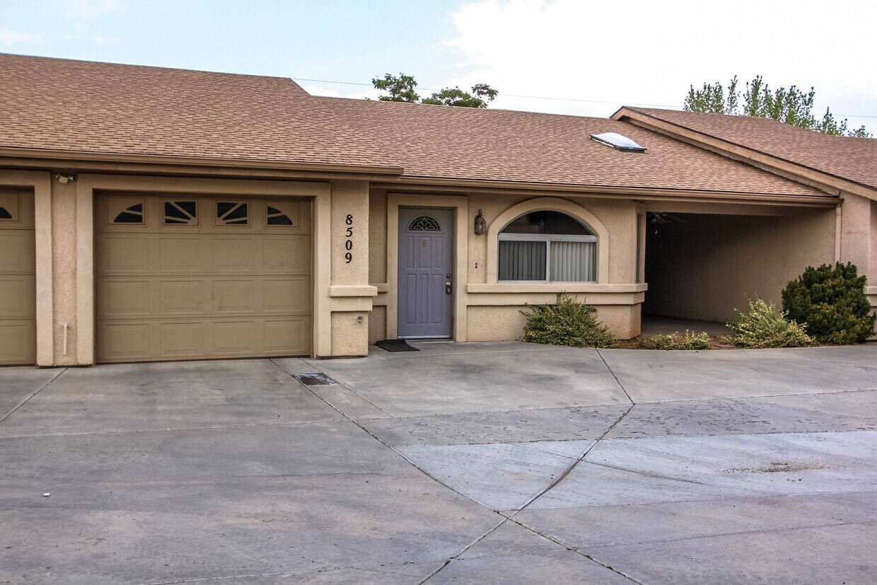 Foto principal - 8509 E Leigh Dr