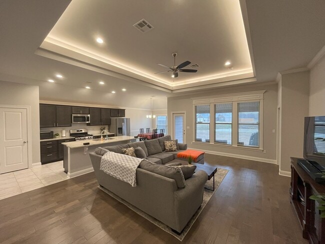 Building Photo - LEGACY BEAUTY.. Close to Barksdale Air For...