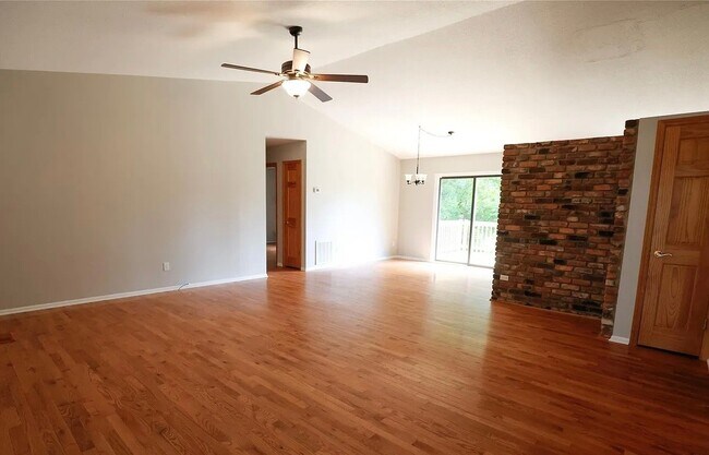 Foto del edificio - 5516 Brookwood Ln