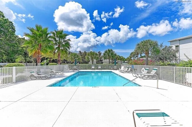 Foto del edificio - 300-311 Gardens Edge Dr