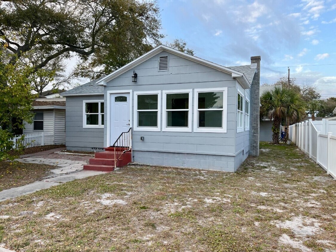 Primary Photo - Beautifully remodeled 2/1 home in the hear...