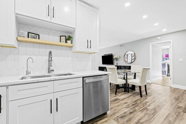 Foto del edificio - 1881 Middle River Dr