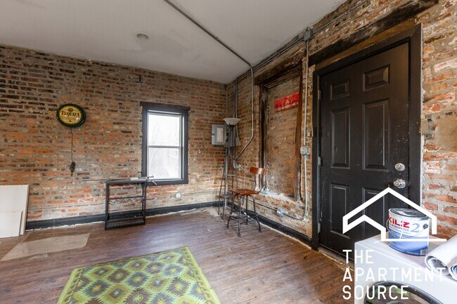 Building Photo - 639 N Troy St