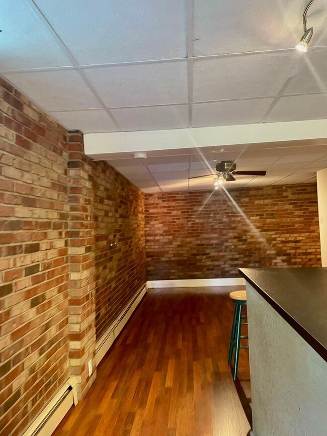 Foto del edificio - 547 W Main St