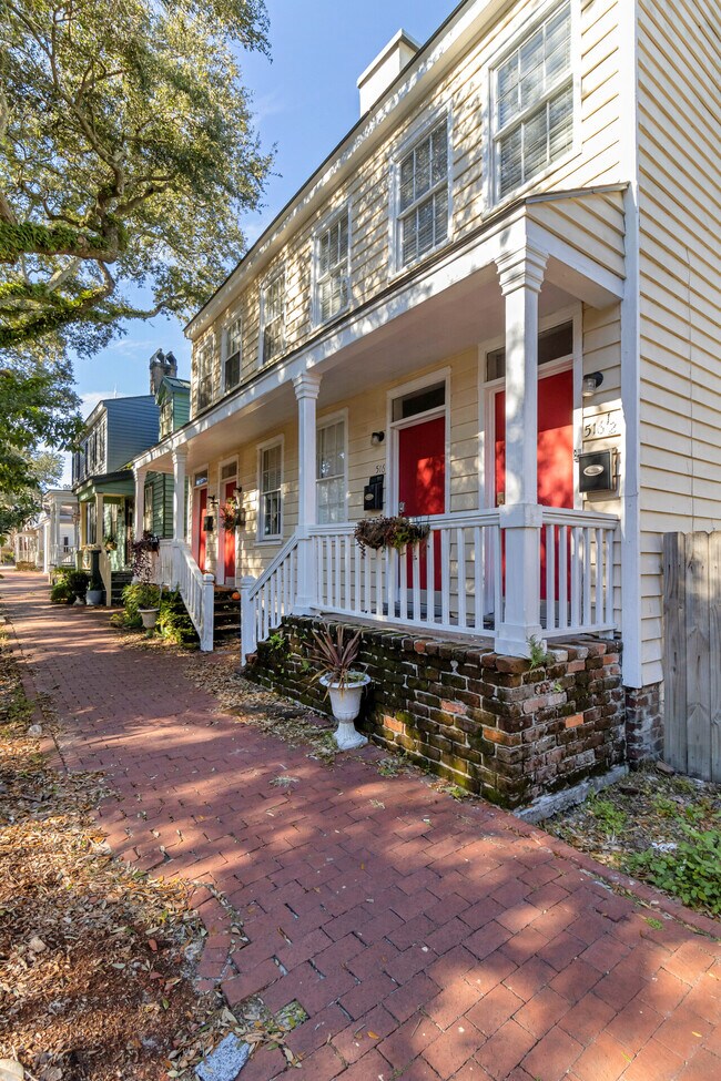 Building Photo - 516 1/2 E Jones NP