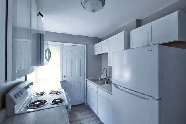 Foto del edificio - 3656 W 107th St