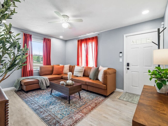 Foto del edificio - 1906 N Leavitt Rd