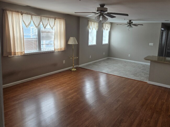 Foto del edificio - 40 N Main St