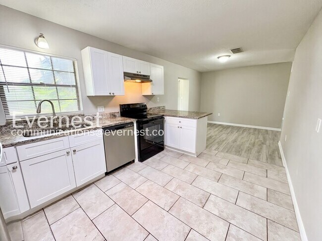 Foto del edificio - 3Bed / 2Bath Spacious Single Family Home with Modern Amenities / Available Soon!