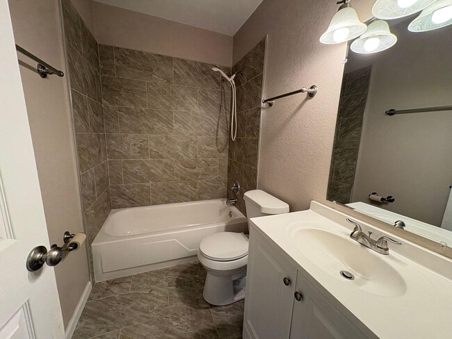 Baño - 3681 Michigan Ave