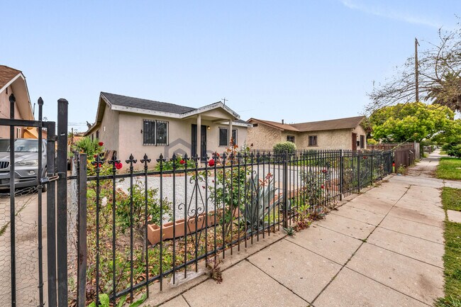 Foto del edificio - 8938 Orchard Ave