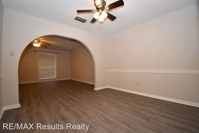Building Photo - 3 br, 2 bath Apartment - 2306 Lily Drive