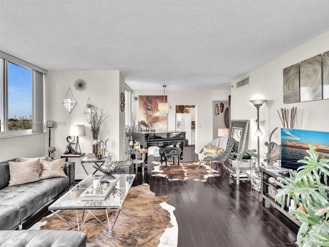 Foto principal - 6422 Collins Ave