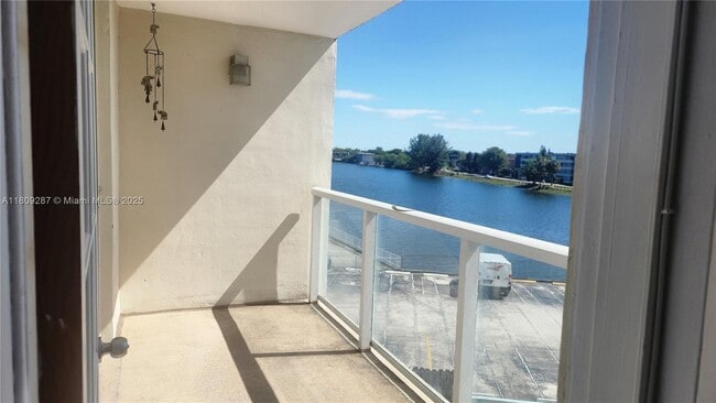 Building Photo - 1351 NE Miami Gardens Dr