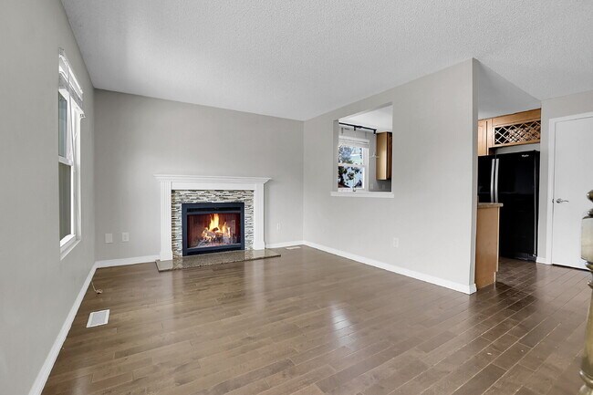 Building Photo - $2,595.00, 4 bed, 2 bath, located in Auror...