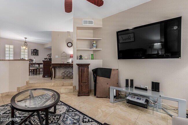 Building Photo - 3235 E Camelback Road Unit 105