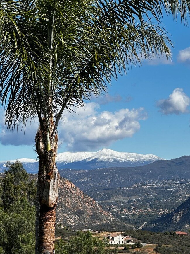 Foto del edificio - Awesome Home with Exceptional Views. MUST ...