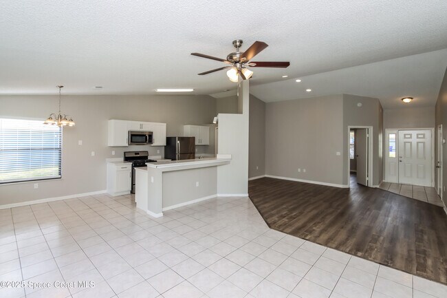 Foto del edificio - 1228 Sleepy Hollow Ln