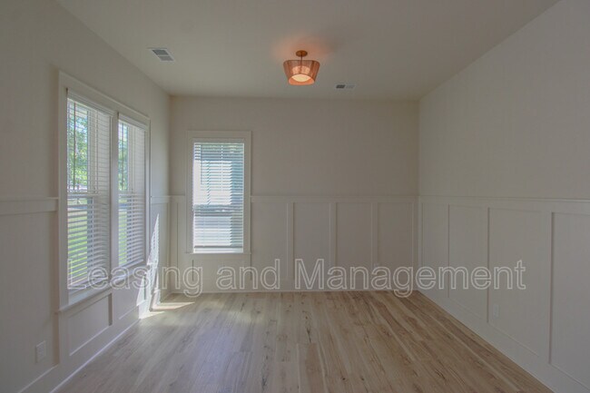 Foto del edificio - 3633 Happyland Blvd