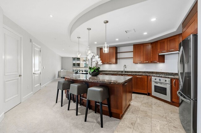 Spacious Irvine Financial District Condo with Full Service Amenities - Spacious Irvine Financial District Condo with Full Service Amenities