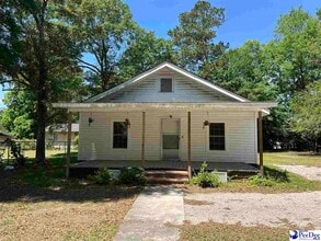 Building Photo - 206 S Pine St