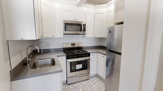 Building Photo - The Euclid