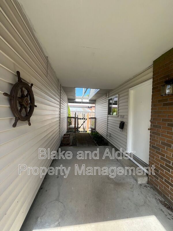 Foto del edificio - 5531 SW Lombard Ave