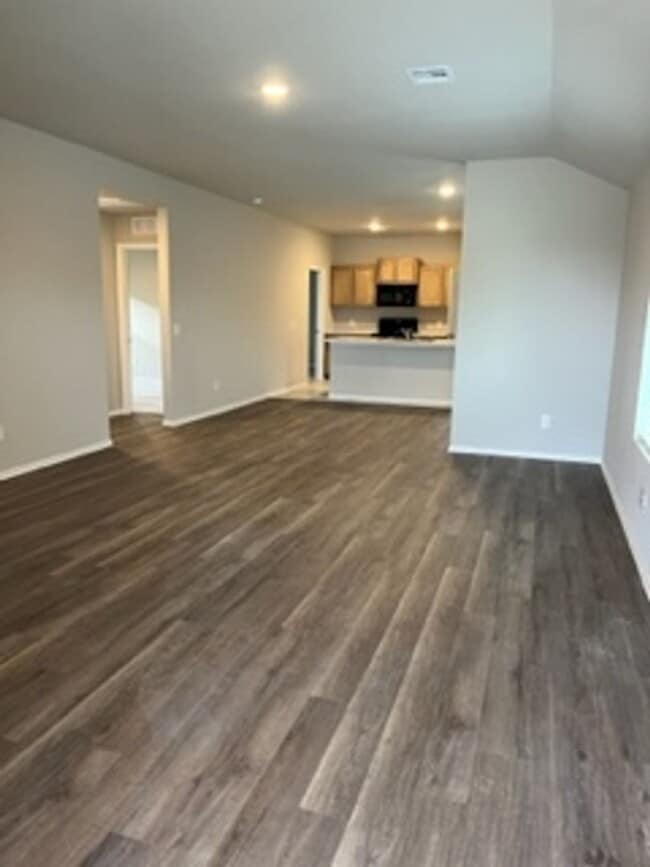 Building Photo - NEW HOME!