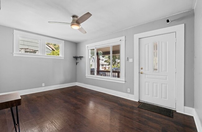 Building Photo - 243 Edgewood Pl