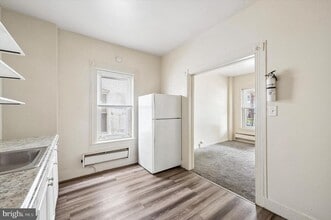 Building Photo - 13 E 21st St