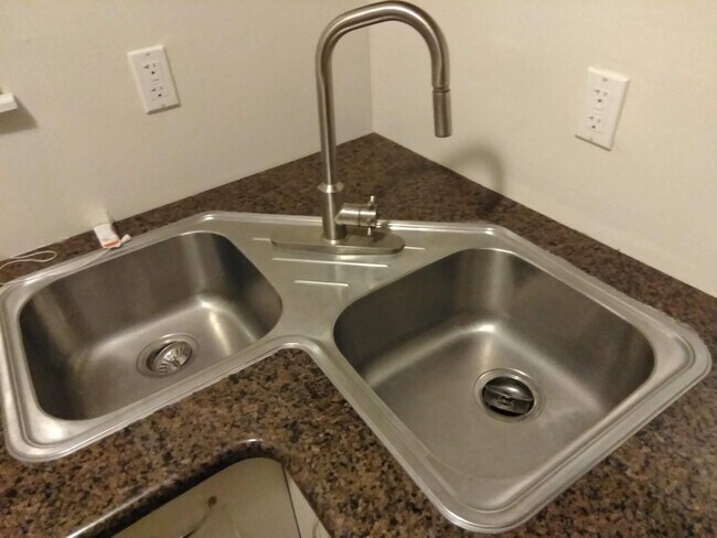 Foto del edificio - 990 E 96th St