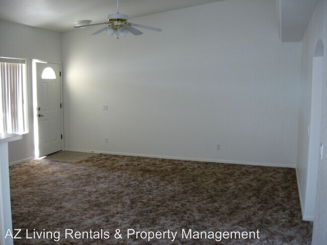 Building Photo - 2935 Palisades Dr