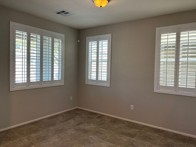Building Photo - Beautiful 2 story 5 bedroom home