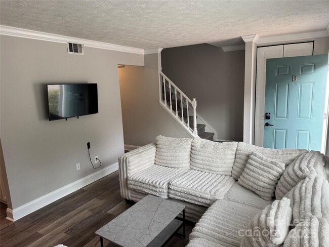 Building Photo - 1201 Scaleybark Rd