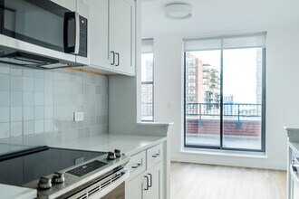 Building Photo - Grove Pointe