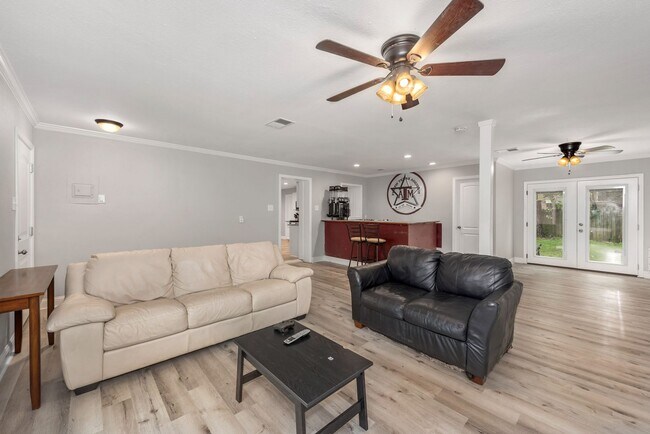 Foto del edificio - Huge 6 Bed in Bryan for Fall 2025 Move In!