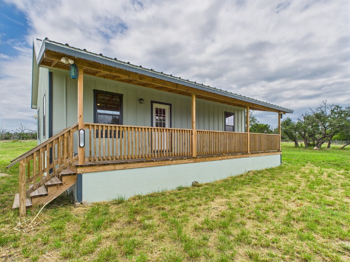 Primary Photo - 2/2 Custom Cabin