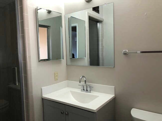 Building Photo - 6548 Dartmoor Way