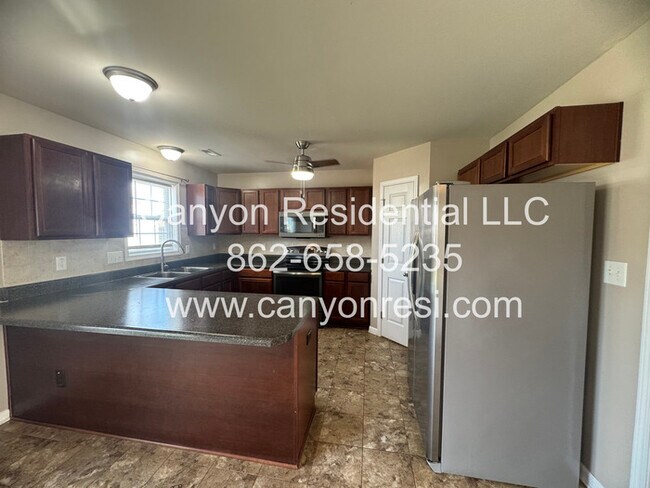Foto del edificio - 567 Broad Dr