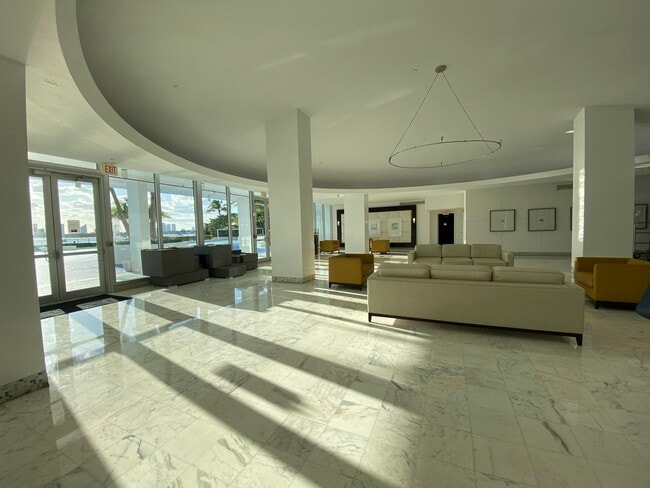Mirador 1000 Labby - 1000 West Ave