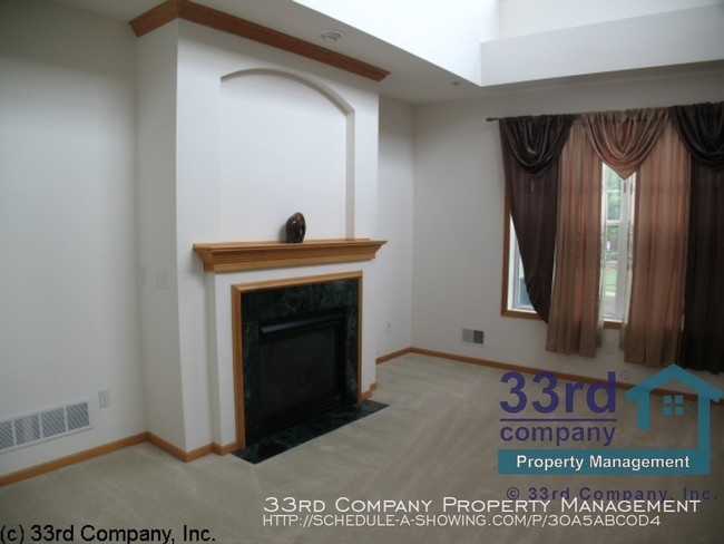 Building Photo - Charming 2+ Bedroom Townhome in Blaine!