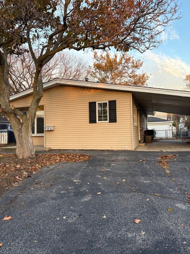 Foto del edificio - 883 S York St