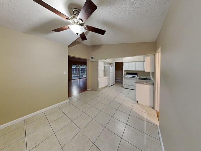 Foto del edificio - MOVE IN SPECIAL! Super Cute 3/2