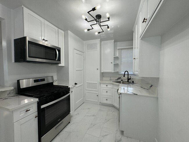 Building Photo - 14443 Dickens St