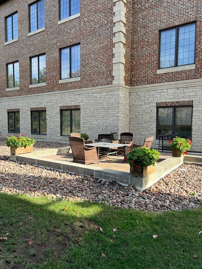 Building Photo - 1800 Amberley Ct