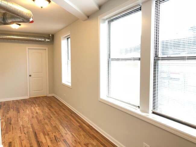 Building Photo - 7606 N Paulina St