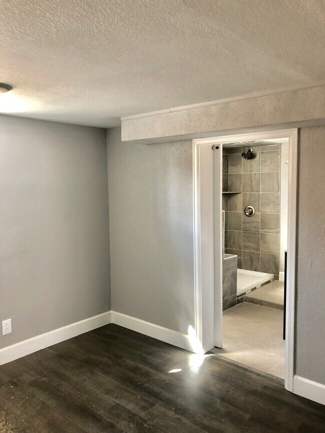 Building Photo - Renovated Basement Apartment